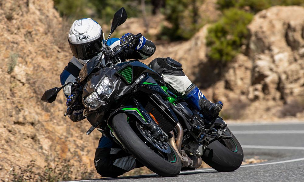 El motor sobrealimentado de la Kawasaki es una maravilla por su suavidad y contundencia