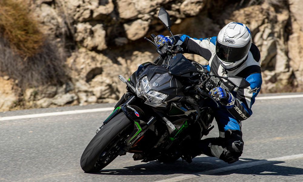 La Kawasaki es una moto mucho más abierta a un uso más variado.