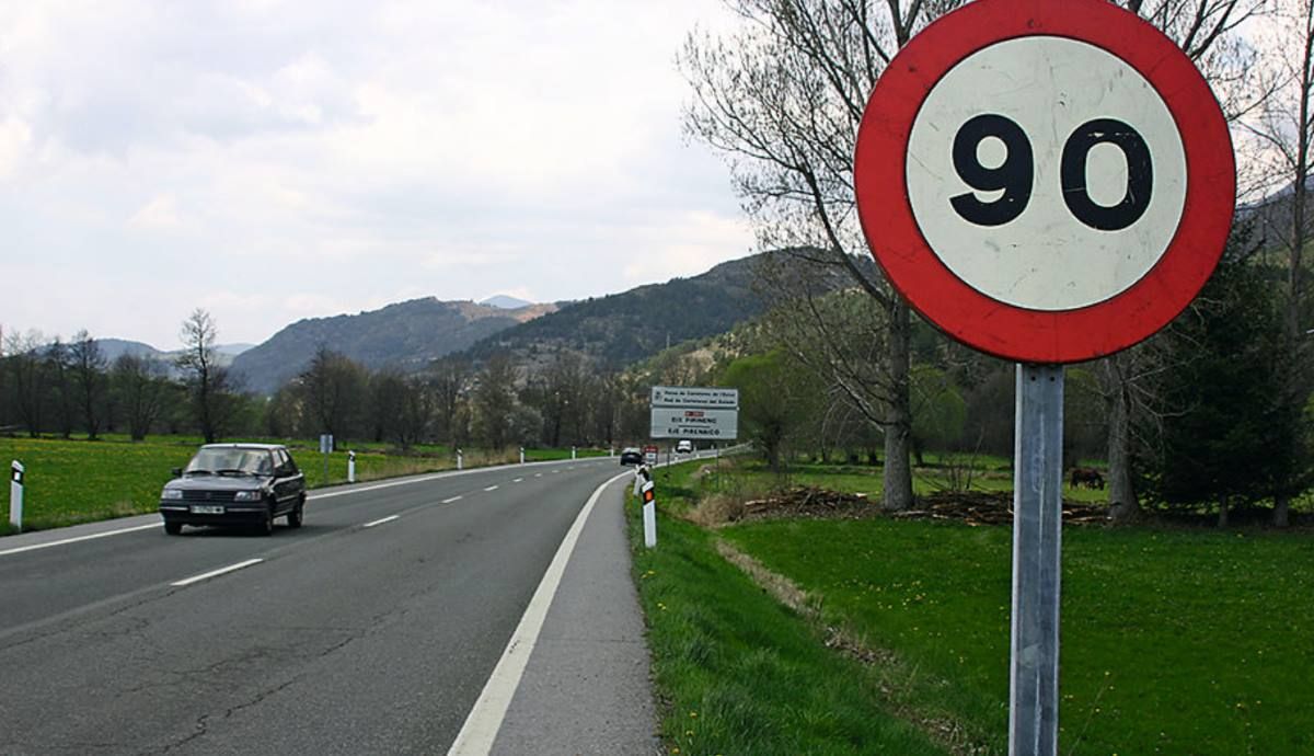 La DGT te especifica todos los límites de velocidad en autopistas, autovías y carreteras convencionales La DGT te especifica todos los límites de velocidad en autopistas, autovías y carreteras convencionales