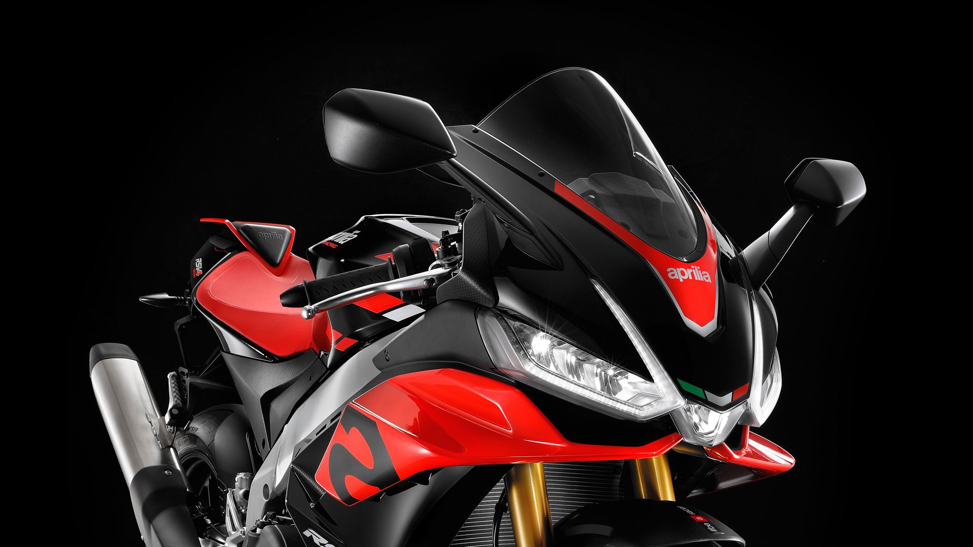 Aprilia RSV4 Factory 2021 01