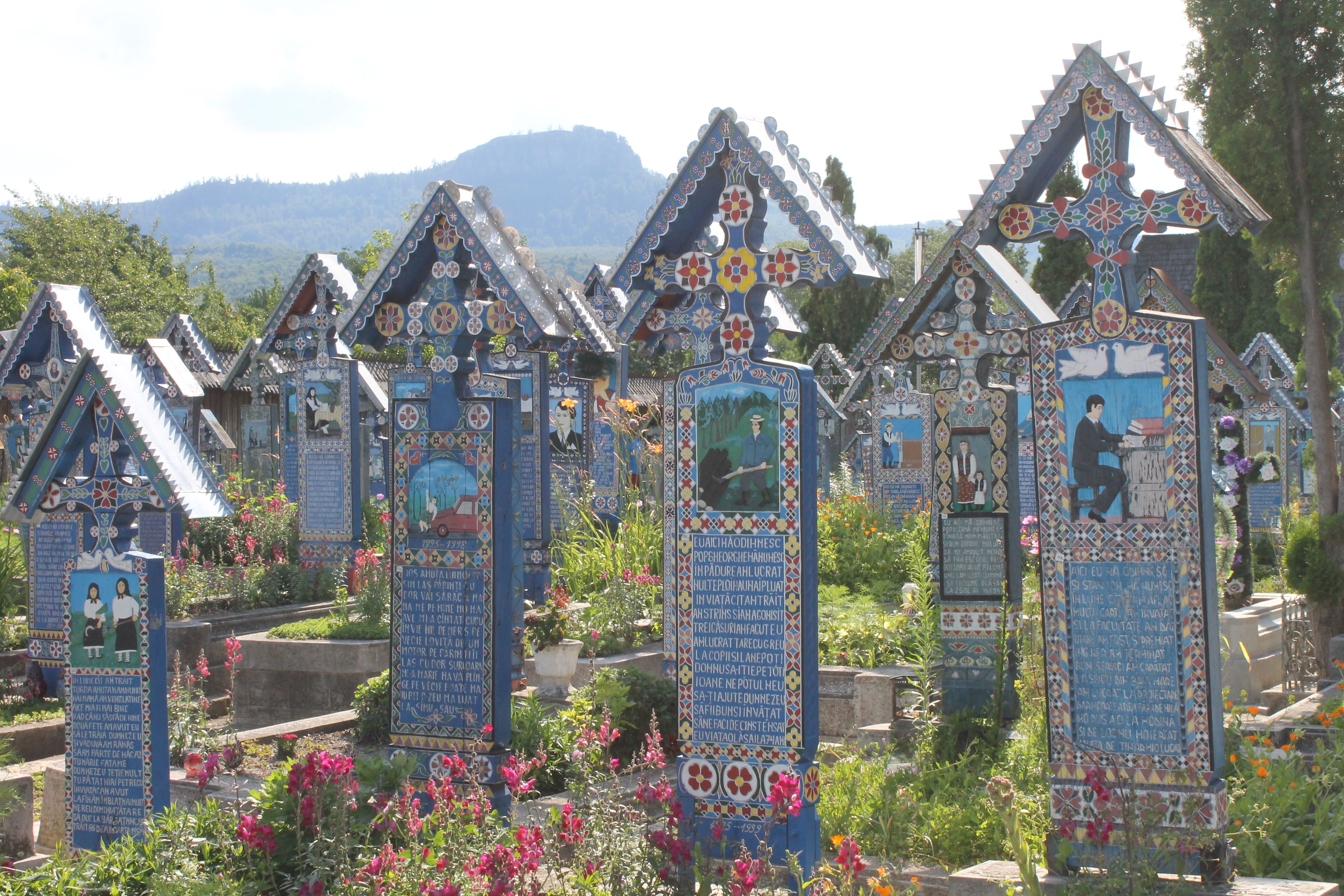 Transfagarasan, la carretera de Ceaucescu. Cemetery of Sapanta.