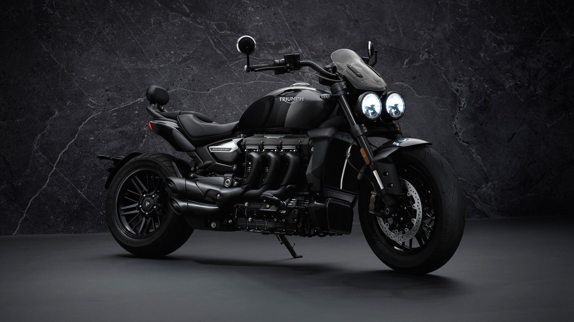Triumph Rocket 3 R Black y GT Triple Black 2021.