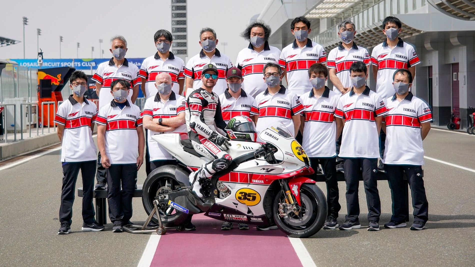 Yamaha YZR M1 edición 60 aniversario Cal Crutchlow 8