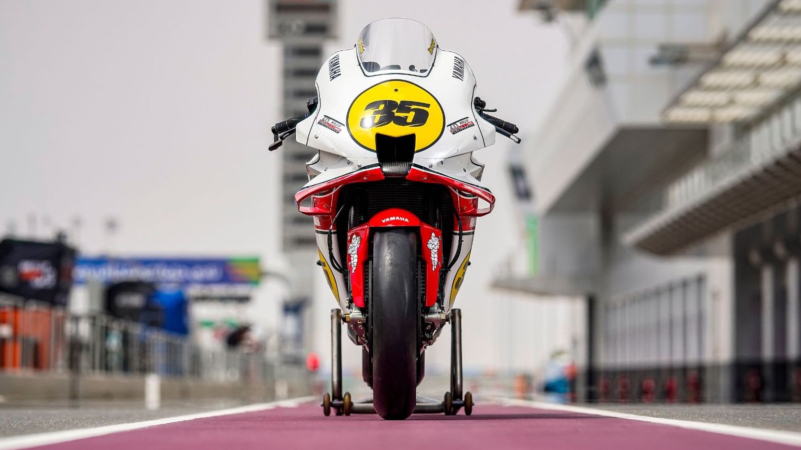 Yamaha YZR M1 edición 60 aniversario Cal Crutchlow 11