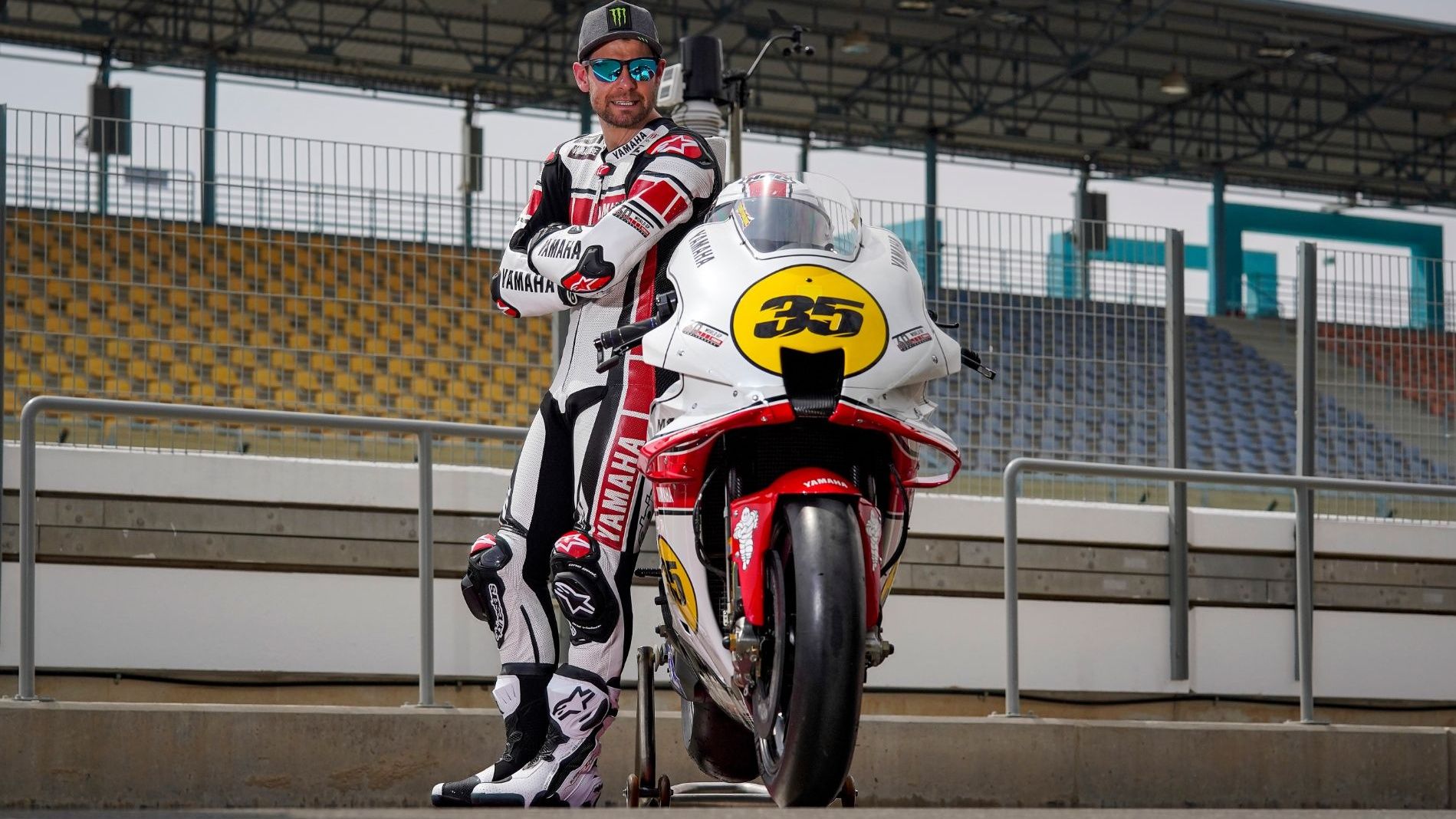 Yamaha YZR M1 edición 60 aniversario Cal Crutchlow 13