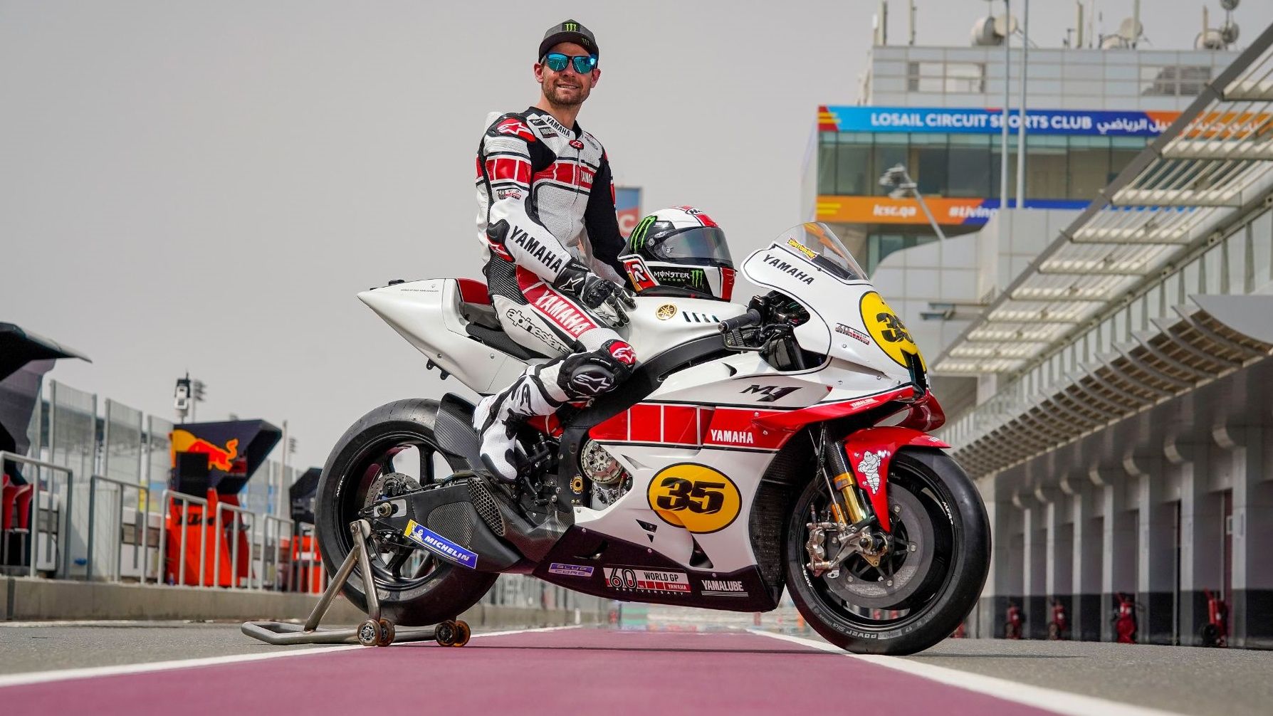 Cal Crutchlow con la Yamaha YZR-M1 en pretemporada