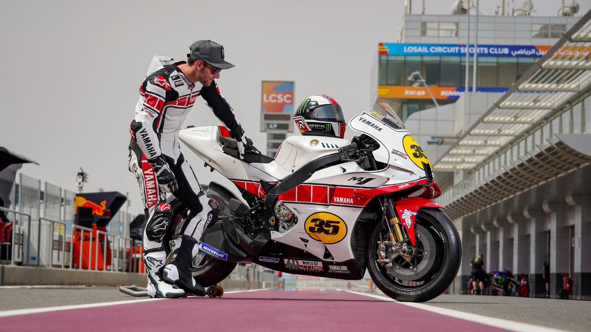 Yamaha YZR M1 edición 60 aniversario Cal Crutchlow 19