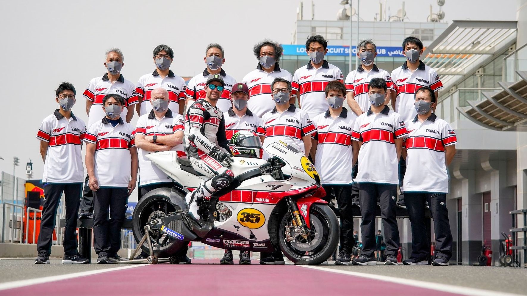 Yamaha YZR M1 edición 60 aniversario Cal Crutchlow 28