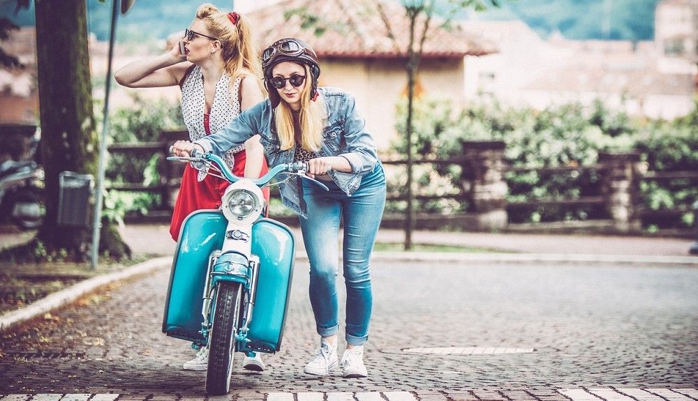 Conviene saber qué hacer cuando la moto no arranca por la batería / Fuente: iStock.com/CasarsaGuru