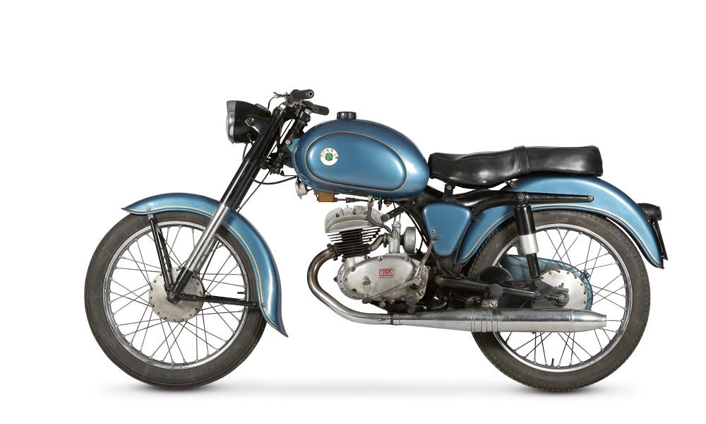 OSSA150 (1958). Los frenos eran más potentes y como era común la cadena estaba encerrada para prolongar su vida.
