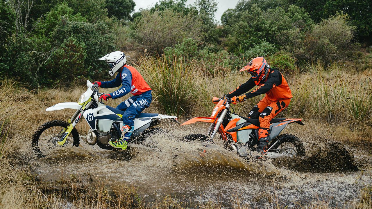 Comparativa enduro 300 2T: Husqvarna TE i vs KTM EXC TPI 2021 Comparativa enduro 300 2T: Husqvarna TE i vs KTM EXC TPI 2021