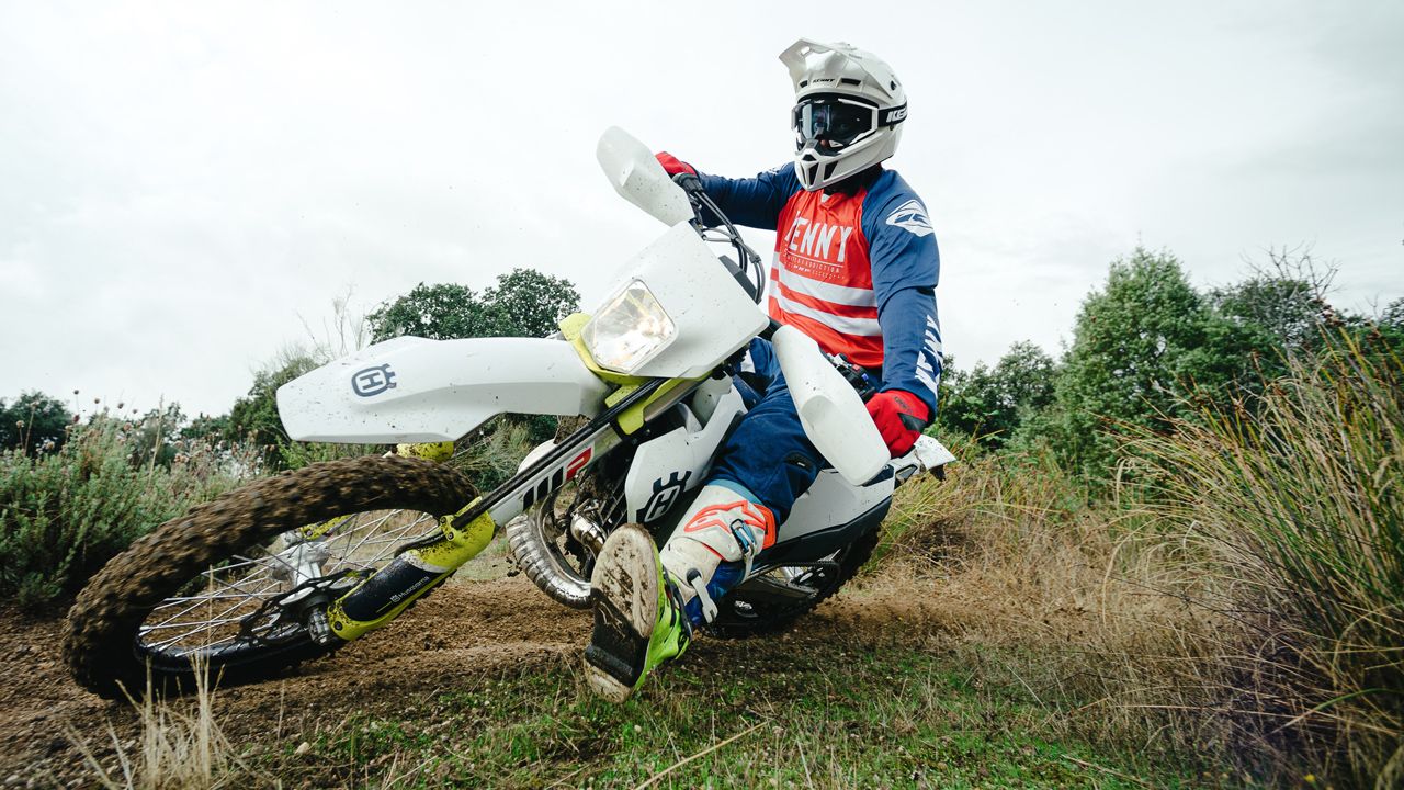 Comparativa enduro 300 2T: Husqvarna TE i vs KTM EXC TPI 2021