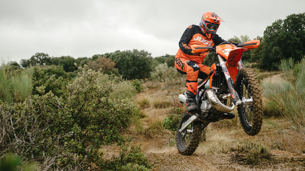 Comparativa enduro 300 2T: Husqvarna TE i vs KTM EXC TPI 2021