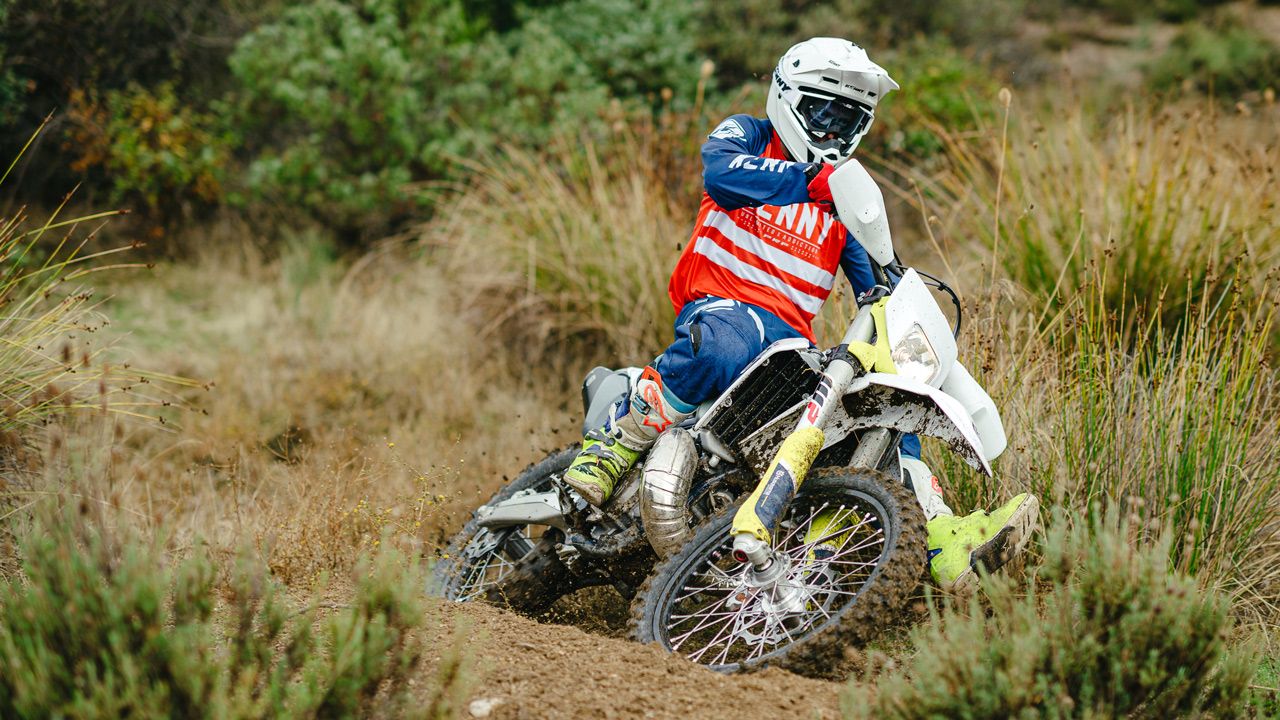 Comparativa enduro 300 2T: Husqvarna TE i vs KTM EXC TPI 2021