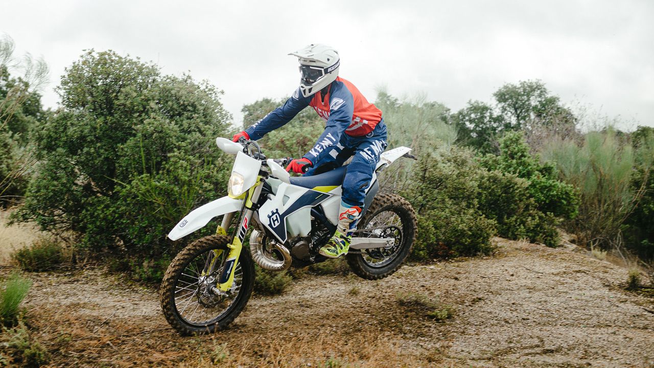 Comparativa enduro 300 2T: Husqvarna TE i vs KTM EXC TPI 2021