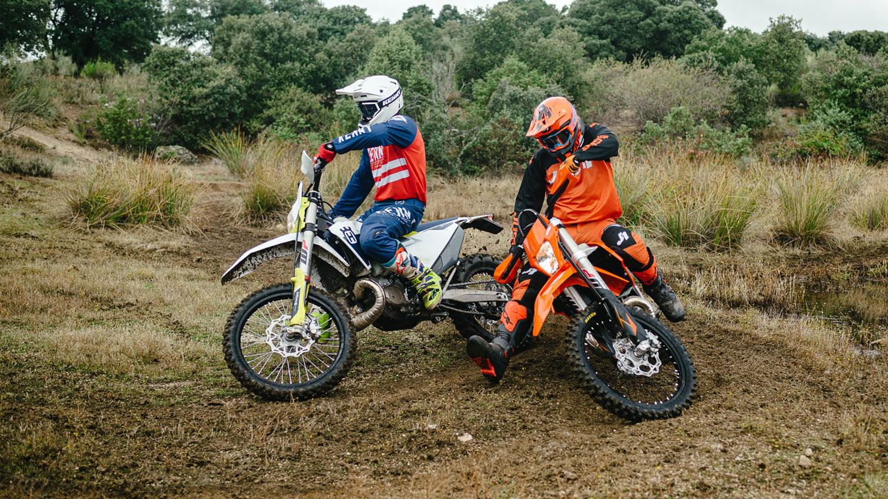 Comparativa enduro 300 2T: Husqvarna TE i vs KTM EXC TPI 2021