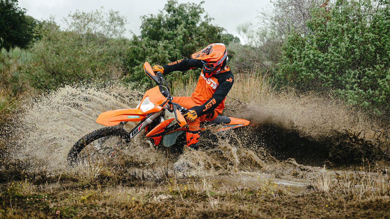 Comparativa enduro 300 2T: Husqvarna TE i vs KTM EXC TPI 2021