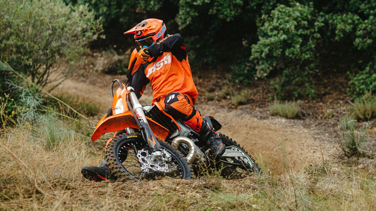 Comparativa enduro 300 2T: Husqvarna TE i vs KTM EXC TPI 2021