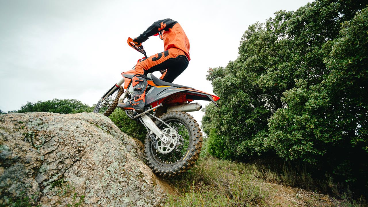 Comparativa enduro 300 2T: Husqvarna TE i vs KTM EXC TPI 2021