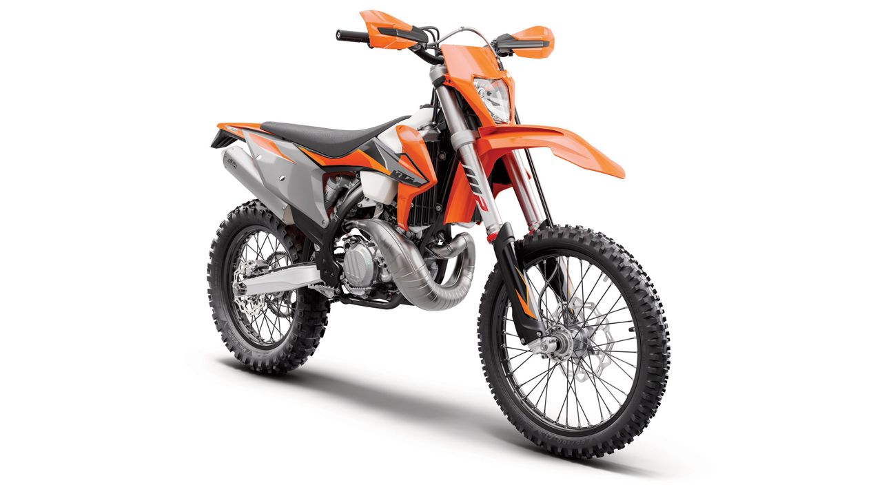 Comparativa enduro 300 2T: Husqvarna TE i vs KTM EXC TPI 2021