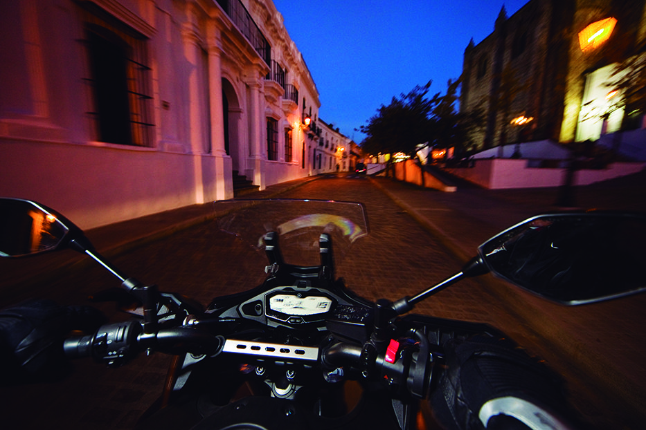 En moto por la Sierra Norte de Sevilla.