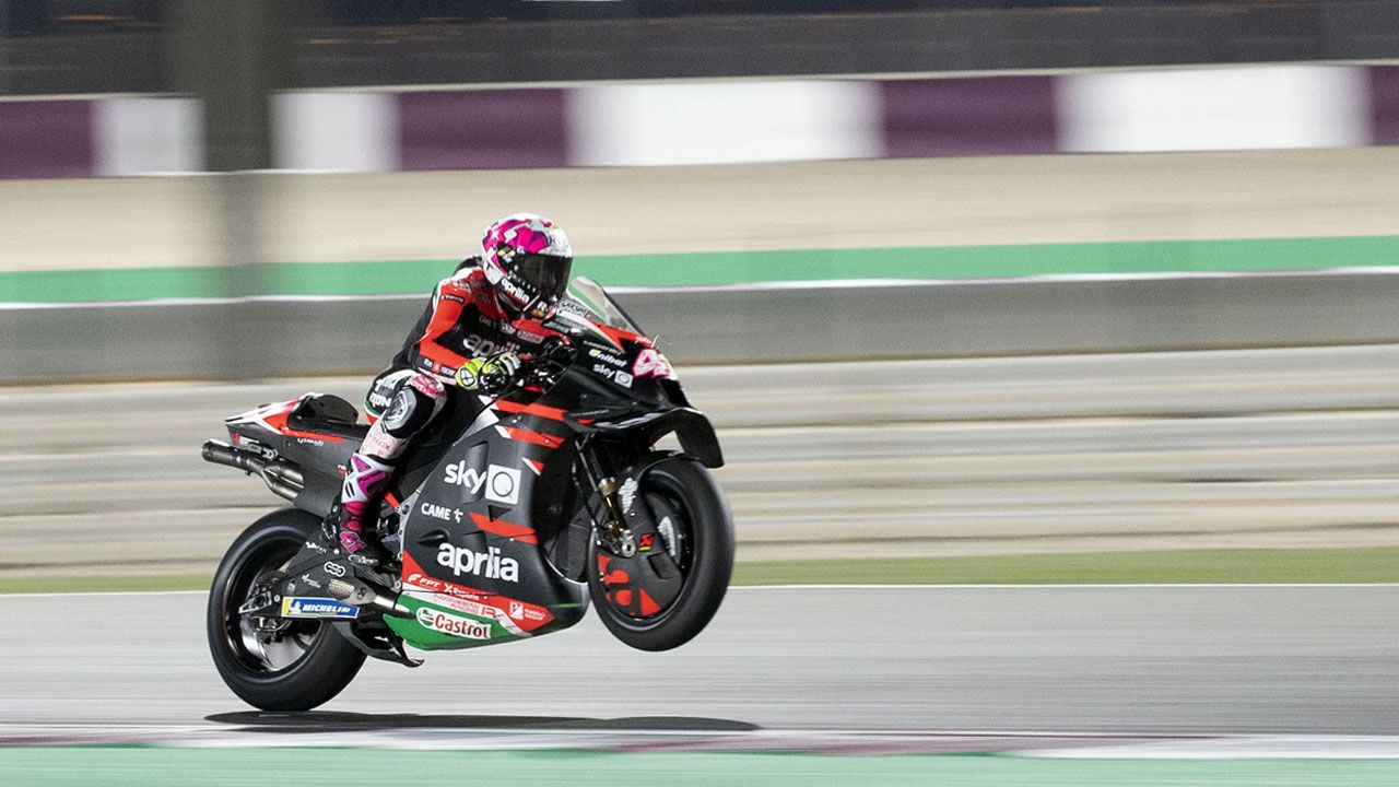 Aleix Espargaró durante los test de pretemporada de Qatar.