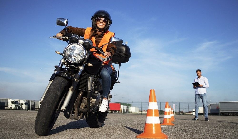 Los conductores con pemiso A2 deberán limitar las motos de potencia mayor de 47,5 CV. Fuente: iStock/Smederevac