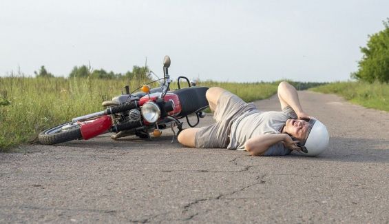 ¿Cómo actuar cuando se tiene la primera caída en moto?