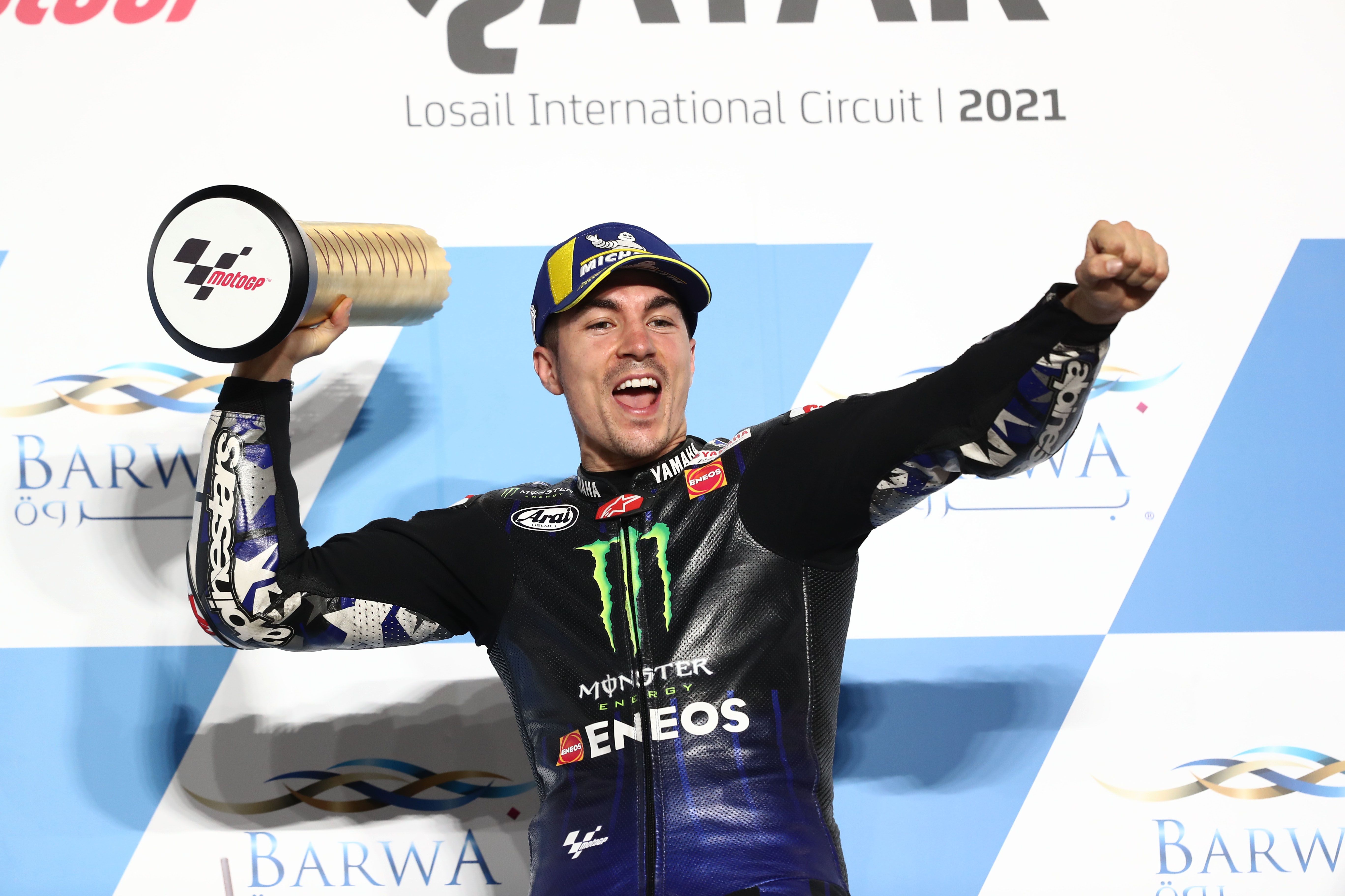Maverick Viñales celebra su victoria en el Gran Premio de Qatar.