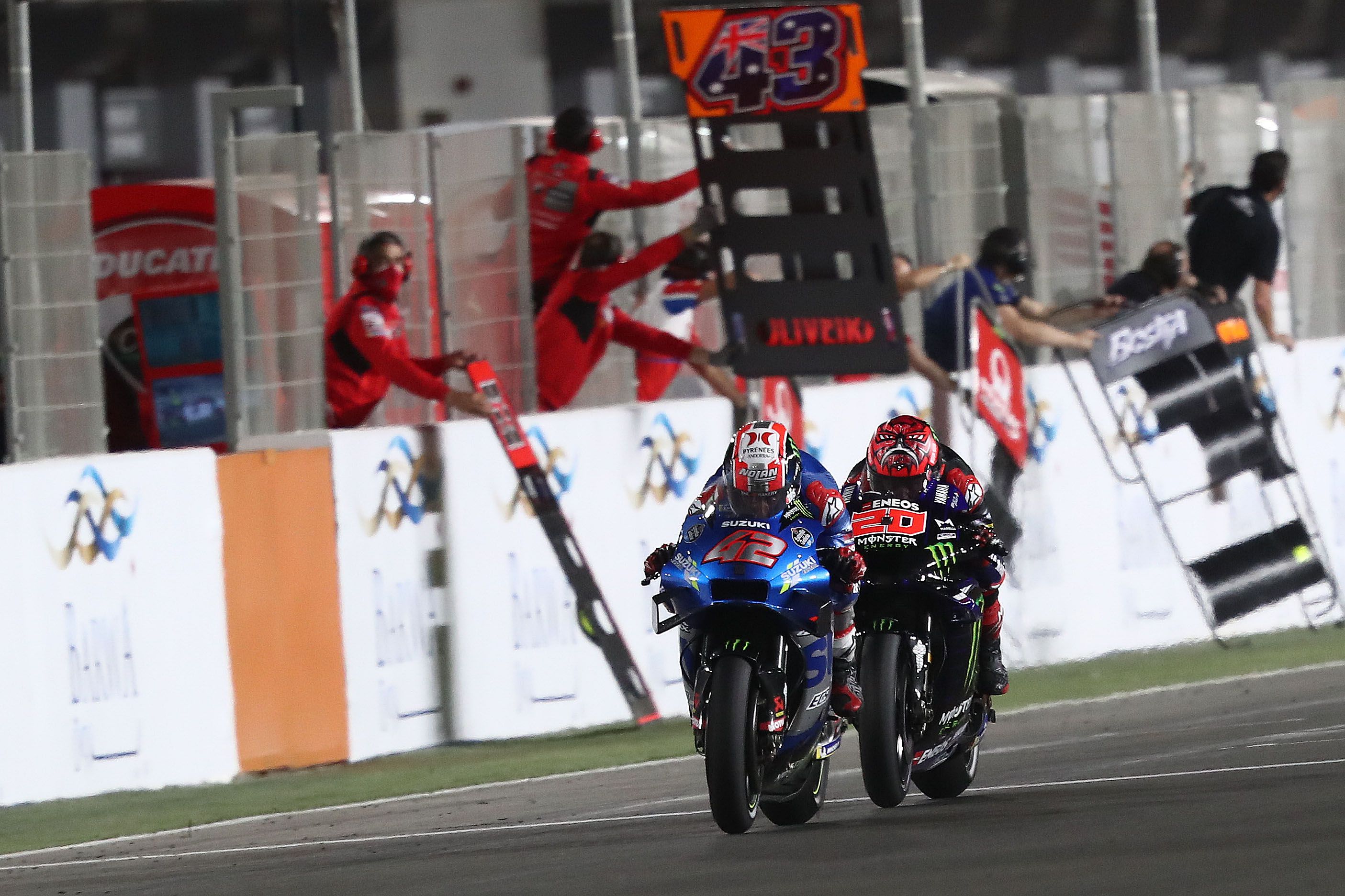 Álex Rins y Fabio Quartararo se han disputado la quinta posición del Gran Premio de Qatar.
