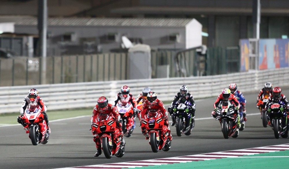 Carrera de MotoGP en el Circuito de Losail en 2021. Fuente: Gold and Goose