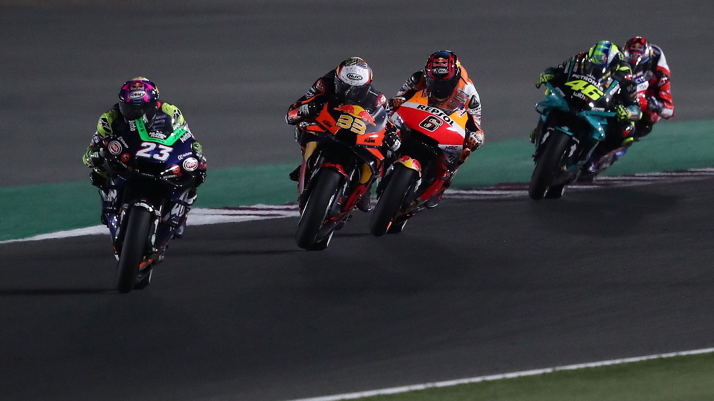 Enea Bastianini seguido por Brad Binder, Stefan Bradl, Valentino Rossi y Jorge Martín