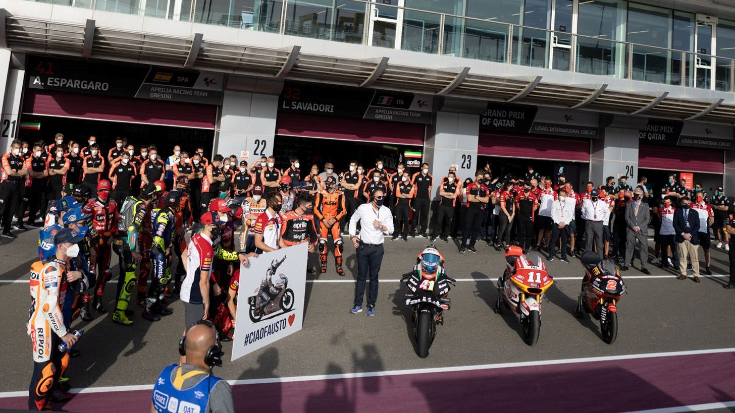 Todo el paddock homenajea a Fausto Gresini con las motos de sus equipos en las tres categorías