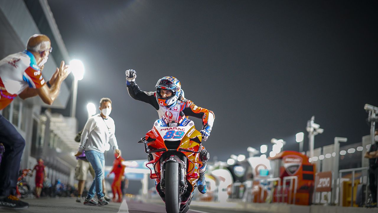 Jorge Martín celebra su primera pole en MotoGP en el Gran Premio de Doha