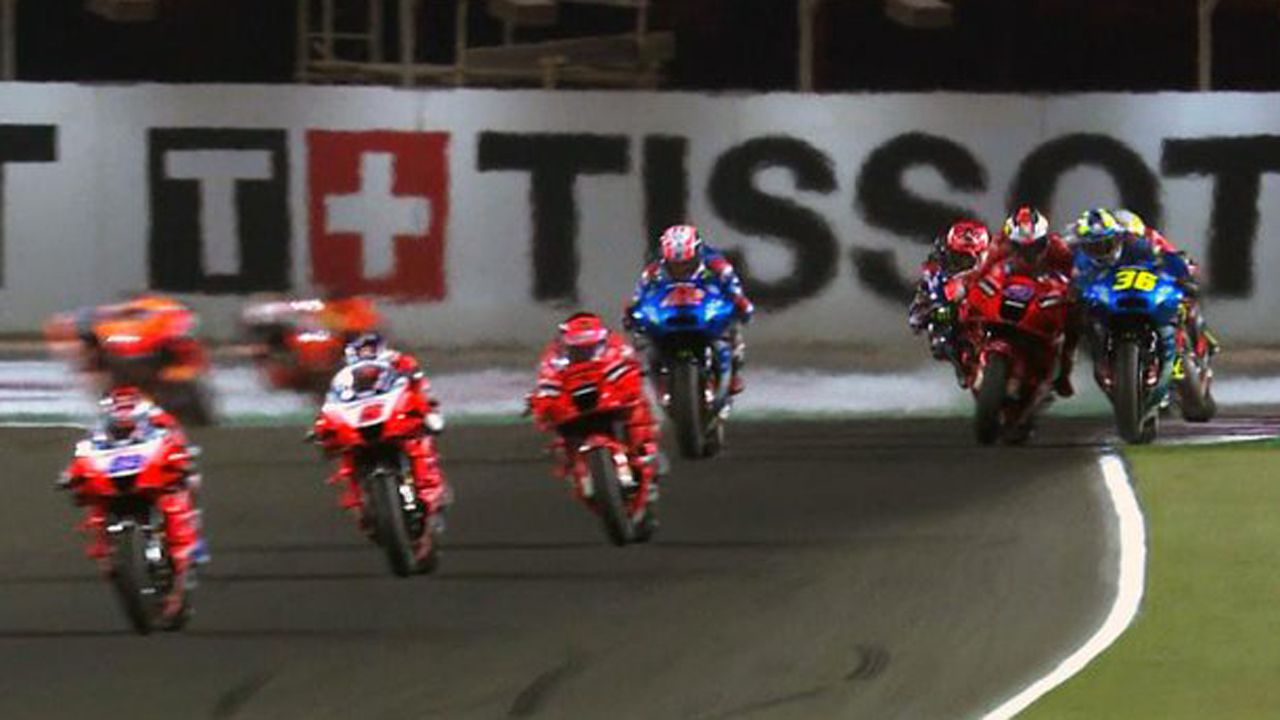 Momento del incidente entre Jack Miller y Joan Mir en la entrada a recta de meta.