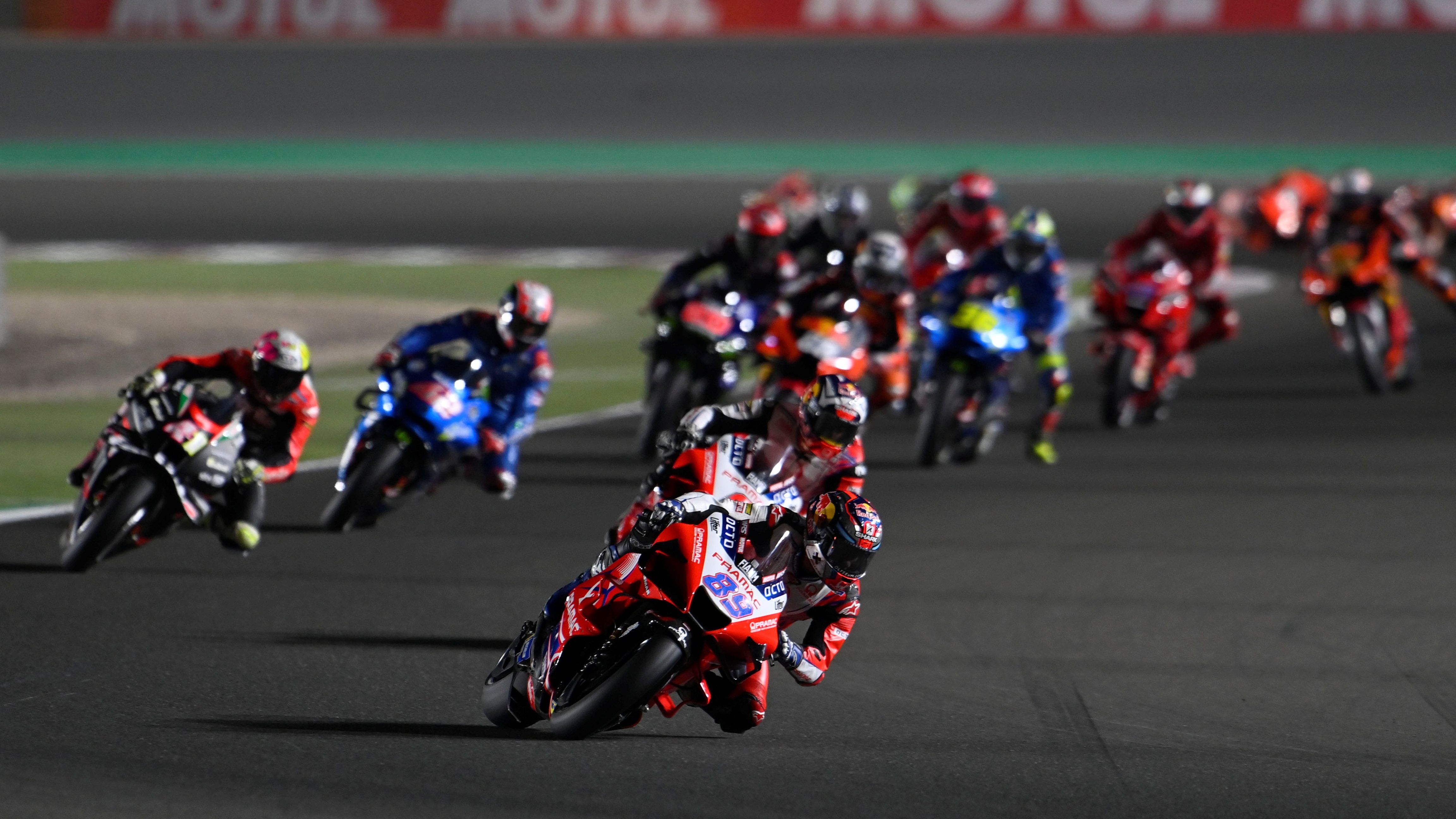 Jorge Martín comanda el inicio de carrera ante Johann Zarco, Aleix Espargaró y Álex Rins