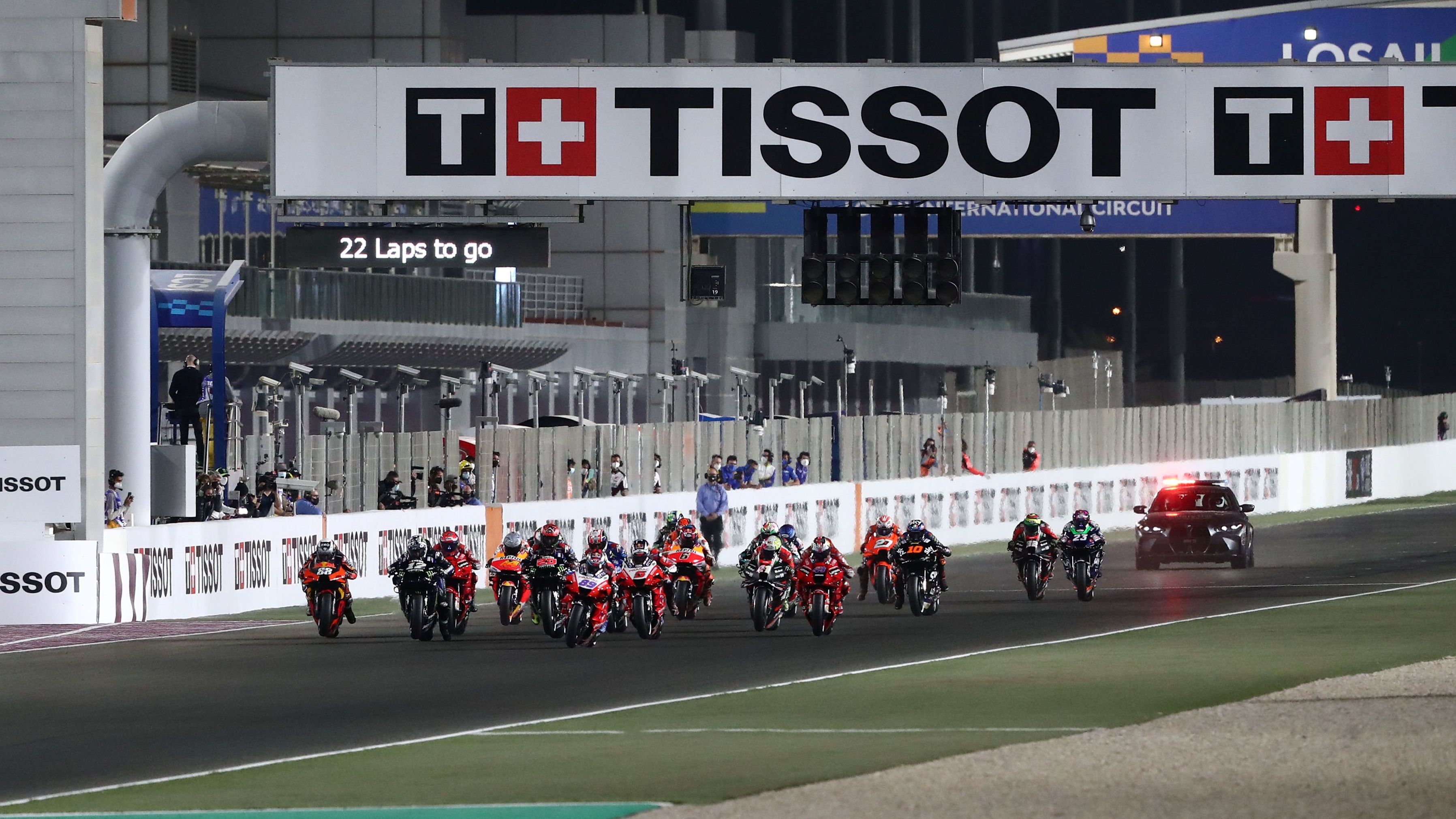 Salida de la carrera de MotoGP en el GP de Doha 2021
