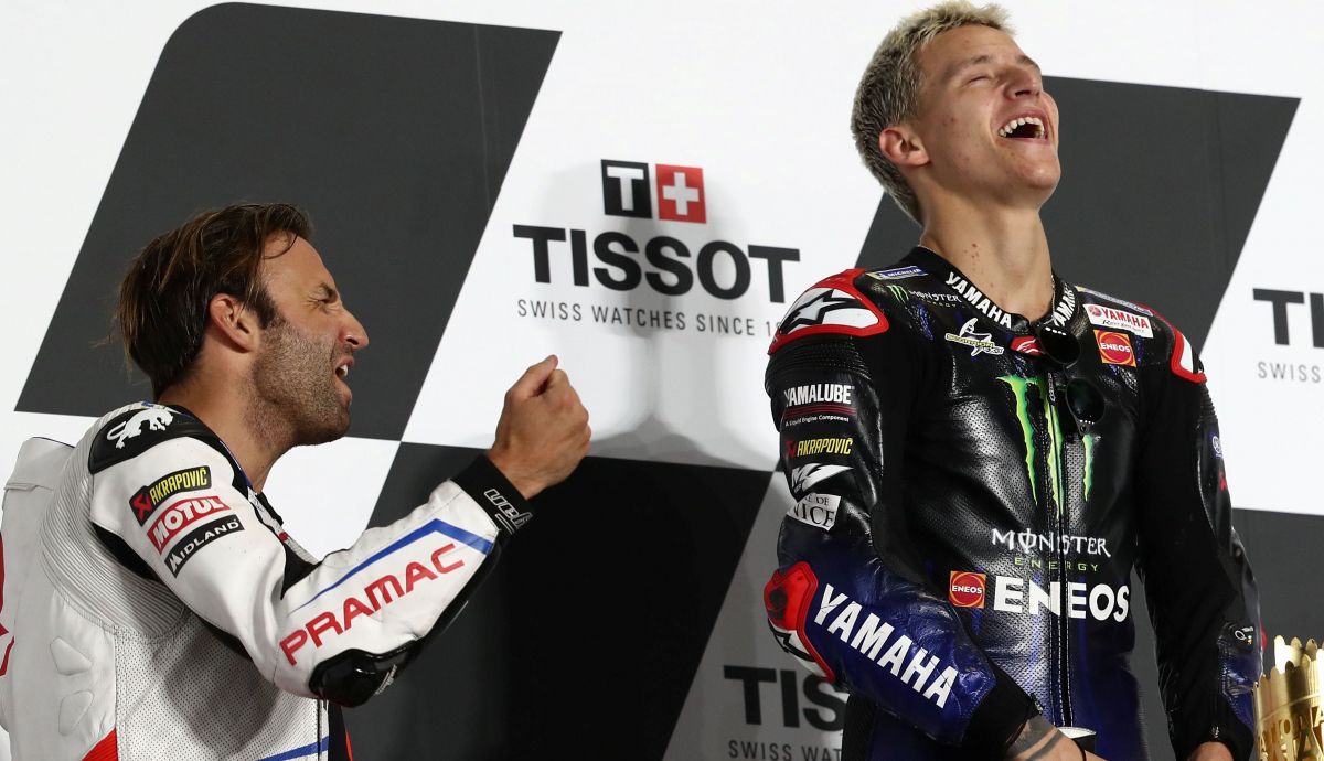 Fabio Quartararo y Johann Zarco escuchando La Marsellesa Fabio Quartararo y Johann Zarco escuchando La Marsellesa