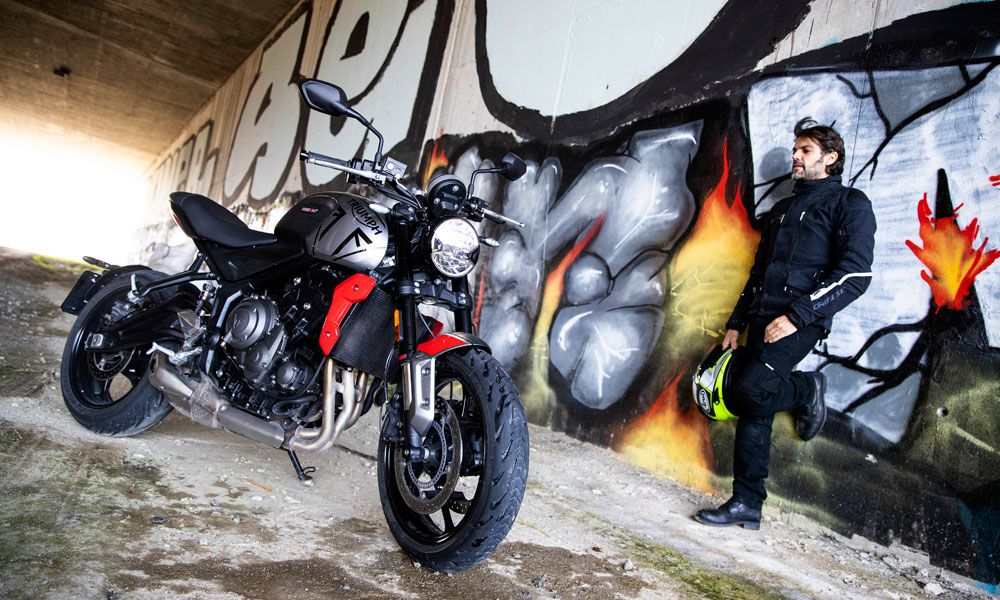 Triumph Trident 660: El estilo de la Trident es diferente al del resto de la familia de tricilindricas de gama media de la firma británica.
