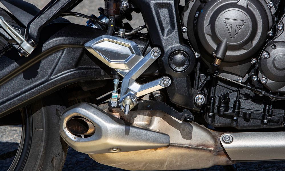 Triumph Trident 660: El motor de 660 cc tiene características exclusivas en esta moto, pero mantiene el mismo carácter de sus hermanas