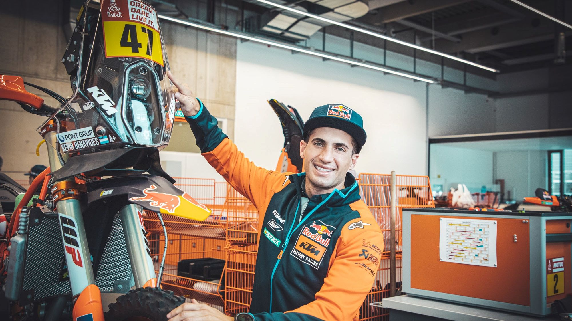 Kevin Benavides ya posa con su nueva KTM 450 Rally