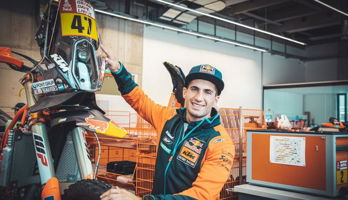 Kevin Benavides ya posa con su nueva KTM 450 Rally Kevin Benavides ya posa con su nueva KTM 450 Rally
