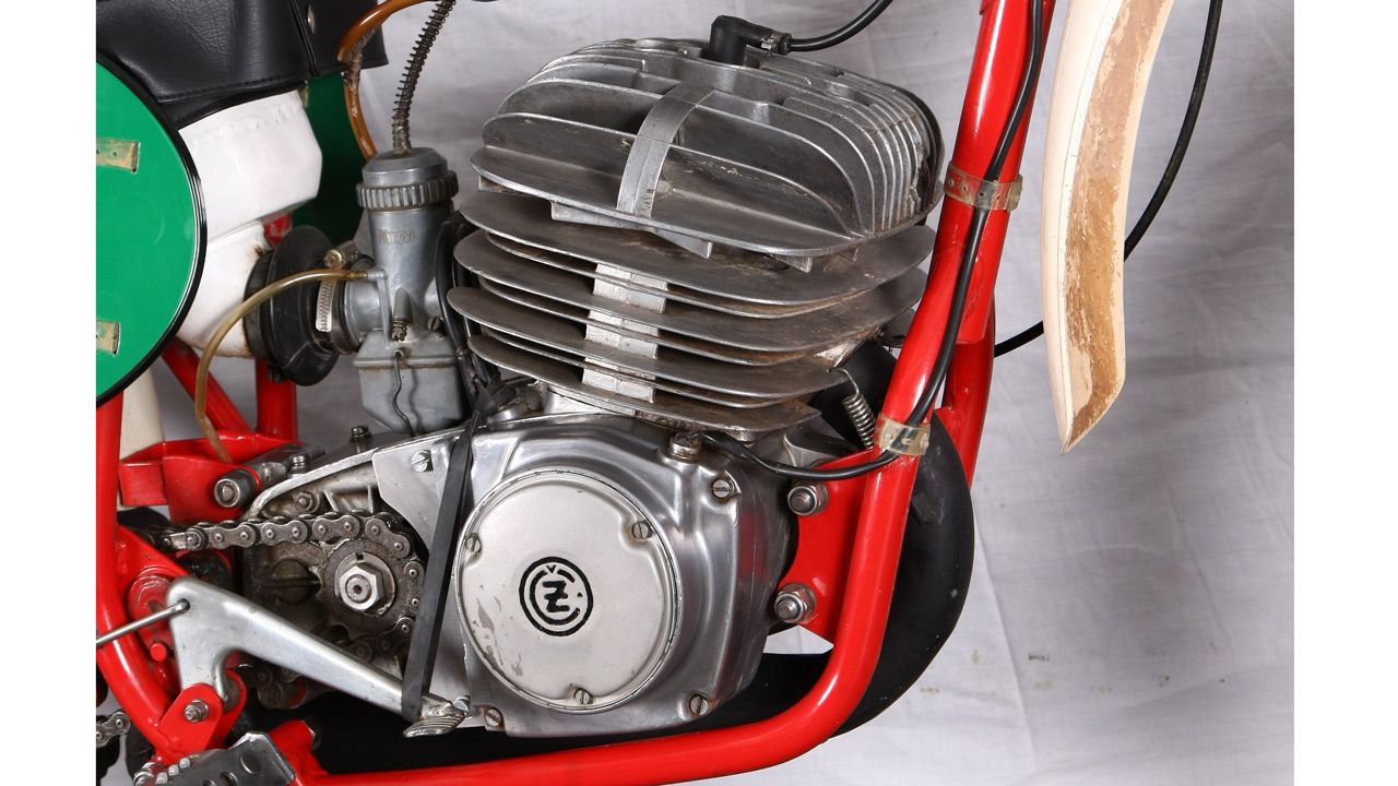 CZ 250 Motocross oficial 1974