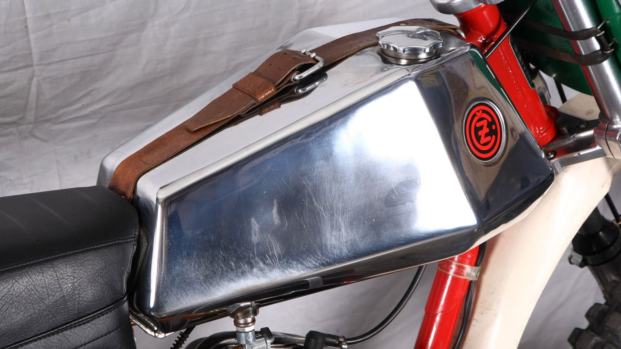 CZ 250 Motocross oficial 1974
