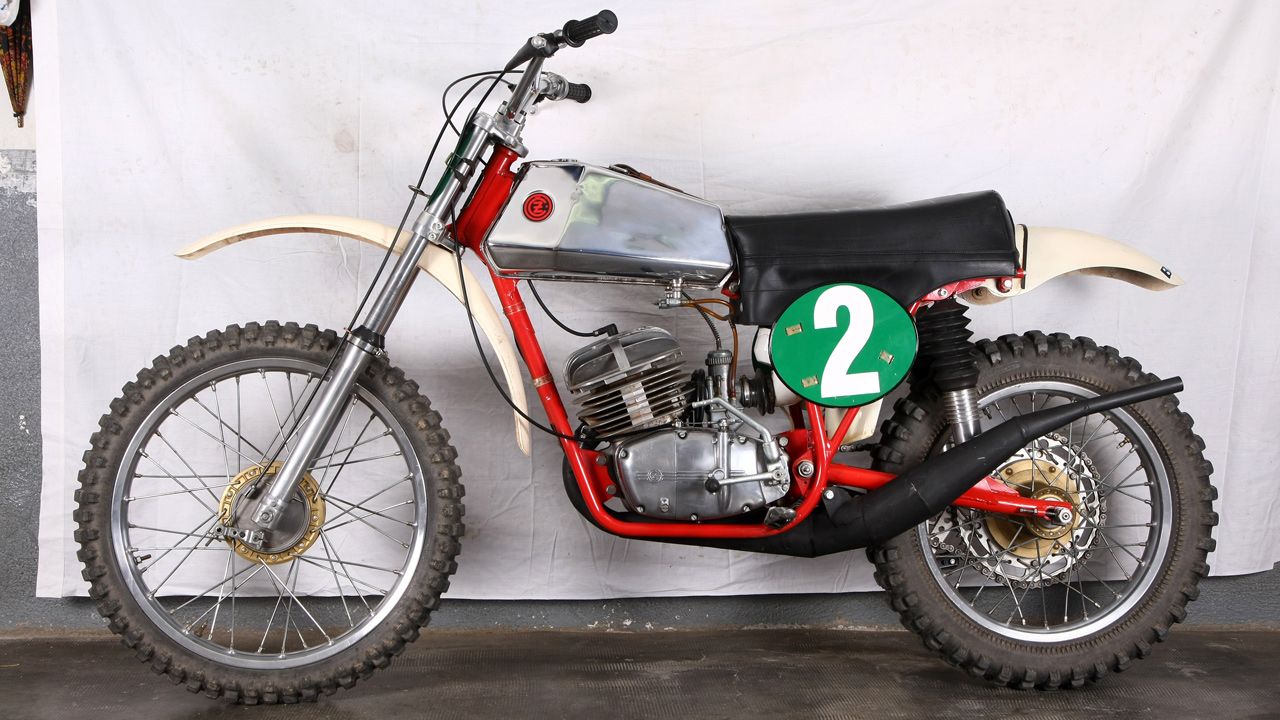 CZ 250 Motocross oficial 1974