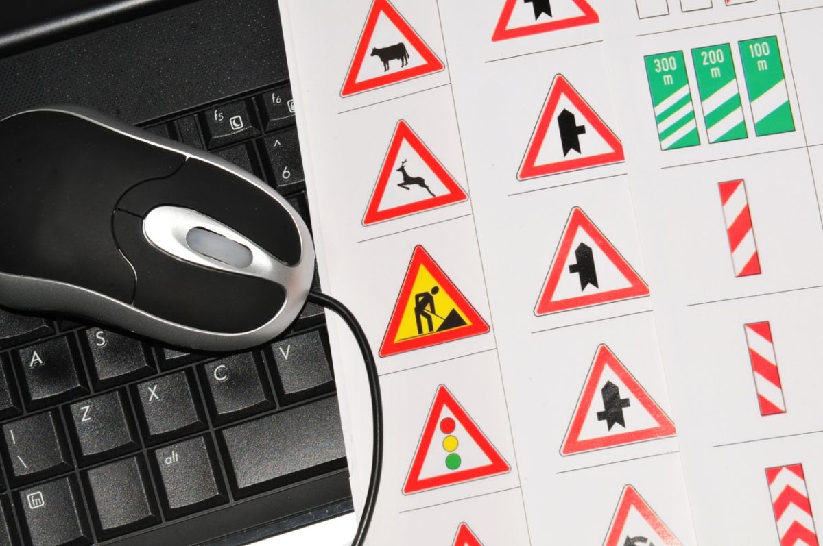 Elementos de una autoescuela, para cuya apertura se deben pagar tasas. Fuente: iStock / miluxian Elementos de una autoescuela, para cuya apertura se deben pagar tasas. Fuente: iStock / miluxian