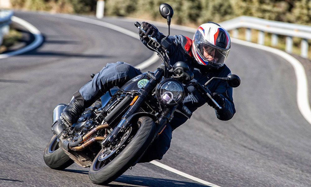 Benelli Leoncino 500: La horquilla invertida de la Leoncino es realmente robusta
