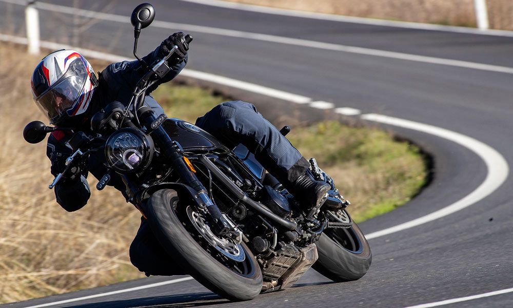 Benelli Leoncino 500: El motor ofrece una respuesta muy lineal y u n nivel de vibraciones contenido