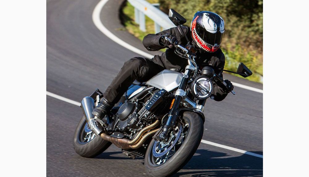 Brixton Crossfire 500: La estética con componentes que siguen líneas rectas es la más peculiar de las cuatro motos Brixton Crossfire 500: La estética con componentes que siguen líneas rectas es la más peculiar de las cuatro motos
