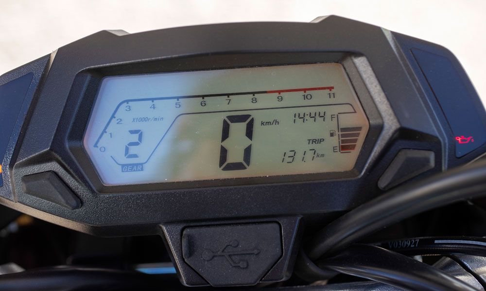 Voge 500R: El cuadro de la Voge incluye en su parte inferior una toma USB